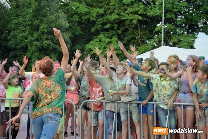 Zdjęcie w galerii na portalu naszwodzislaw.com: Festiwal kolorów i koncert zespołu Tabu na scenie plenerowej GOKiR w Mszanie [FOTO] wiadomości z regionu