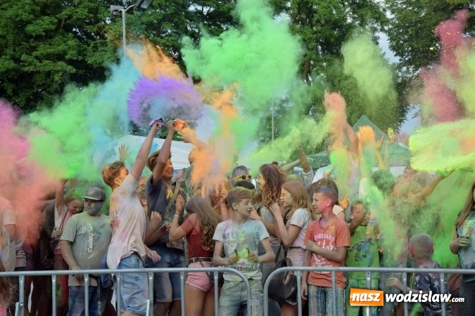 Zdjęcie w galerii na portalu naszwodzislaw.com: Festiwal kolorów i koncert zespołu Tabu na scenie plenerowej GOKiR w Mszanie [FOTO] wiadomości z regionu