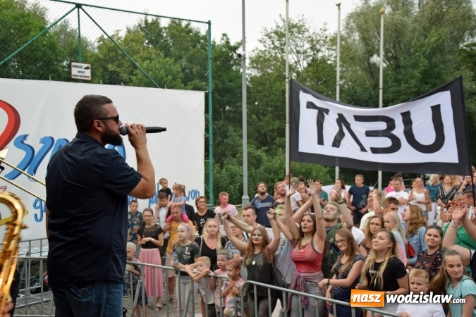 Zdjęcie w galerii na portalu naszwodzislaw.com: Festiwal kolorów i koncert zespołu Tabu na scenie plenerowej GOKiR w Mszanie [FOTO] wiadomości z regionu