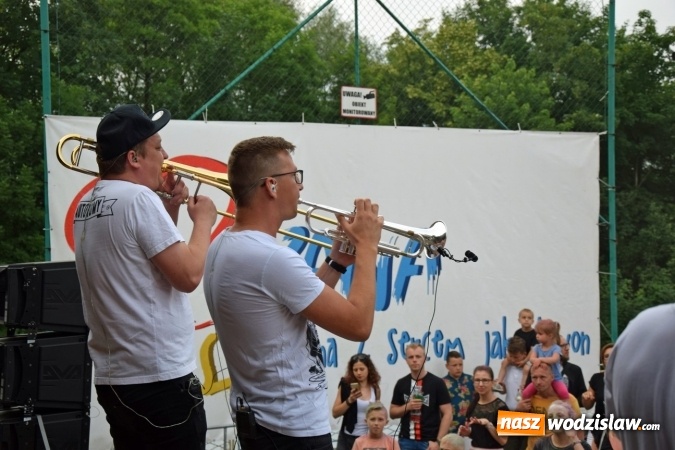 Zdjęcie w galerii na portalu naszwodzislaw.com: Festiwal kolorów i koncert zespołu Tabu na scenie plenerowej GOKiR w Mszanie [FOTO] wiadomości z regionu