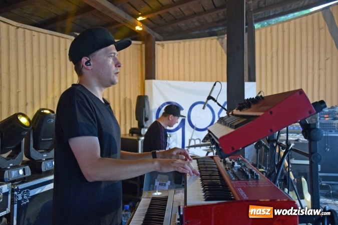 Zdjęcie w galerii na portalu naszwodzislaw.com: Festiwal kolorów i koncert zespołu Tabu na scenie plenerowej GOKiR w Mszanie [FOTO] wiadomości z regionu