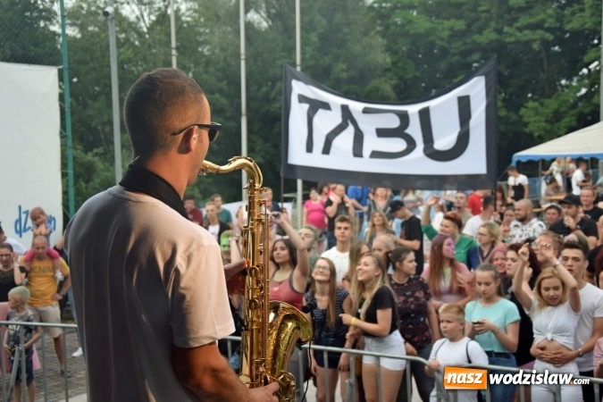 Zdjęcie w galerii na portalu naszwodzislaw.com: Festiwal kolorów i koncert zespołu Tabu na scenie plenerowej GOKiR w Mszanie [FOTO] wiadomości z regionu