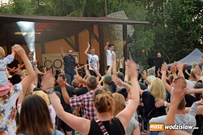 Zdjęcie w galerii na portalu naszwodzislaw.com: Festiwal kolorów i koncert zespołu Tabu na scenie plenerowej GOKiR w Mszanie [FOTO] wiadomości z regionu