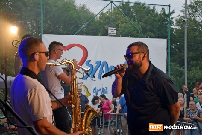 Zdjęcie w galerii na portalu naszwodzislaw.com: Festiwal kolorów i koncert zespołu Tabu na scenie plenerowej GOKiR w Mszanie [FOTO] wiadomości z regionu
