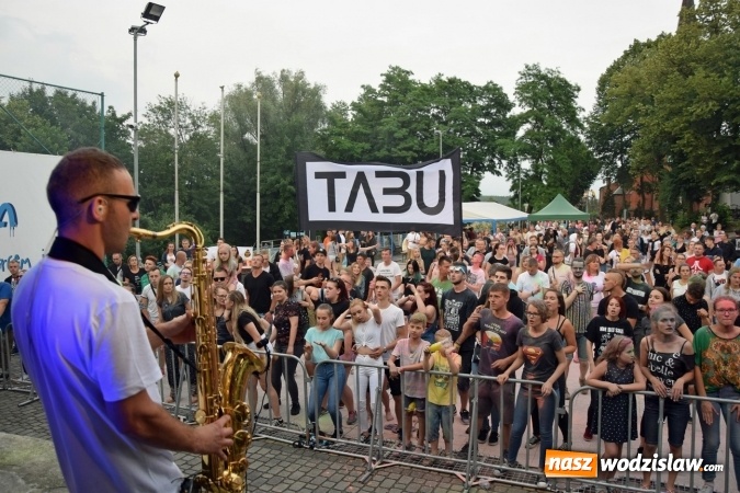 Zdjęcie w galerii na portalu naszwodzislaw.com: Festiwal kolorów i koncert zespołu Tabu na scenie plenerowej GOKiR w Mszanie [FOTO] wiadomości z regionu