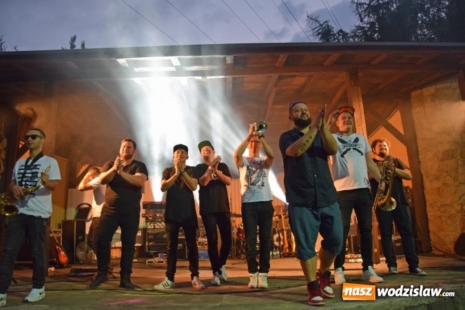 Zdjęcie w galerii na portalu naszwodzislaw.com: Festiwal kolorów i koncert zespołu Tabu na scenie plenerowej GOKiR w Mszanie [FOTO] wiadomości z regionu