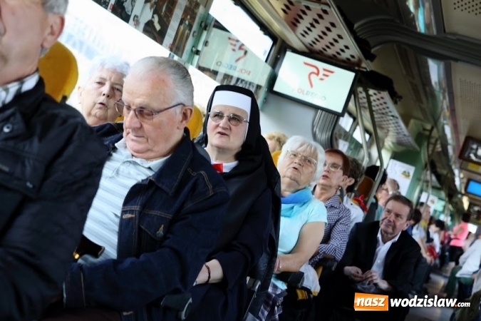 Zdjęcie w galerii na portalu naszwodzislaw.com: Pociągiem do sanktuarium w Gidlach. Pielgrzymka z Olzy  wiadomości z regionu