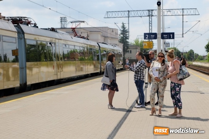 Zdjęcie w galerii na portalu naszwodzislaw.com: Pociągiem do sanktuarium w Gidlach. Pielgrzymka z Olzy  wiadomości z regionu