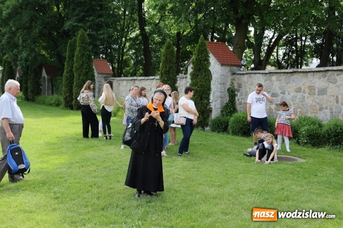 Zdjęcie w galerii na portalu naszwodzislaw.com: Pociągiem do sanktuarium w Gidlach. Pielgrzymka z Olzy  wiadomości z regionu