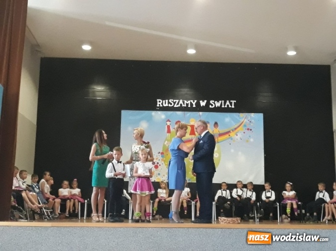 Zdjęcie w galerii na portalu naszwodzislaw.com: Starosta Bizoń Szeryfem Praw Dziecka wiadomości z regionu