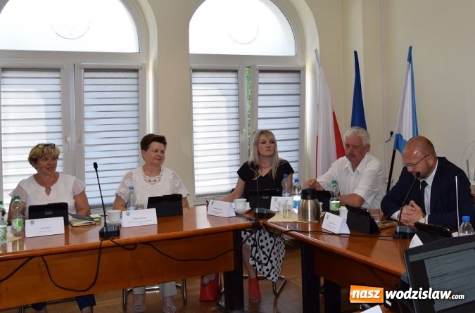 Zdjęcie w galerii na portalu naszwodzislaw.com: Wójt Gminy Mszana z wotum zaufania i absolutorium wiadomości z regionu