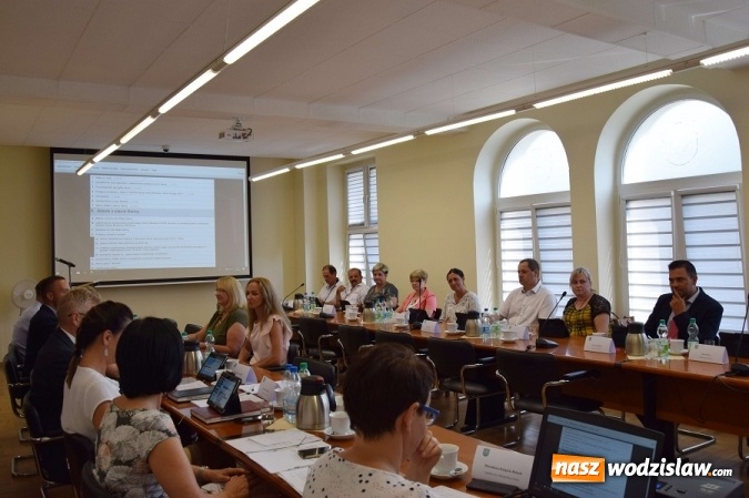 Zdjęcie w galerii na portalu naszwodzislaw.com: Wójt Gminy Mszana z wotum zaufania i absolutorium wiadomości z regionu