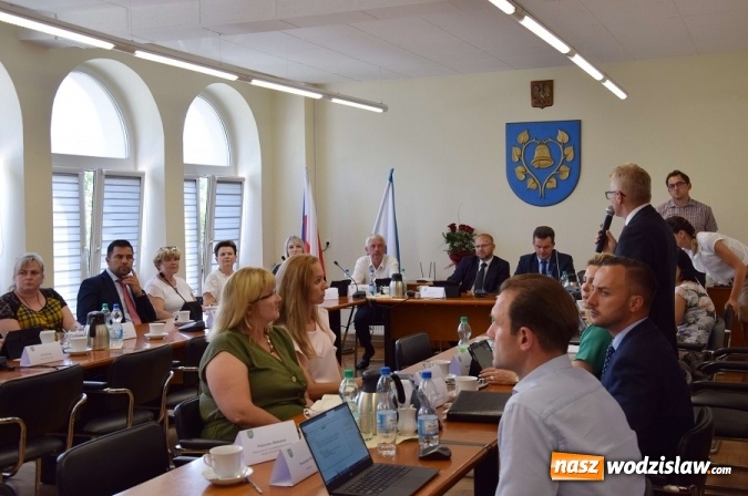 Zdjęcie w galerii na portalu naszwodzislaw.com: Wójt Gminy Mszana z wotum zaufania i absolutorium wiadomości z regionu