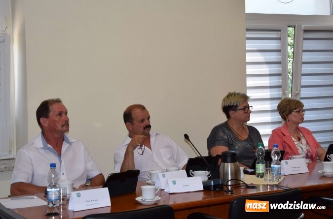 Zdjęcie w galerii na portalu naszwodzislaw.com: Wójt Gminy Mszana z wotum zaufania i absolutorium wiadomości z regionu