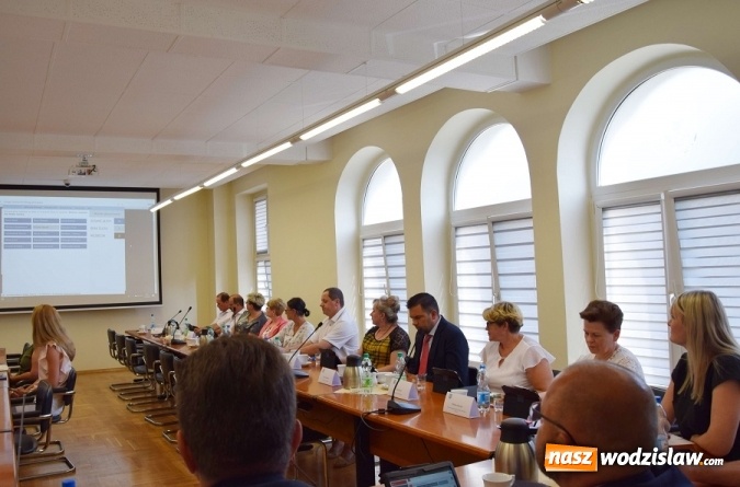 Zdjęcie w galerii na portalu naszwodzislaw.com: Wójt Gminy Mszana z wotum zaufania i absolutorium wiadomości z regionu