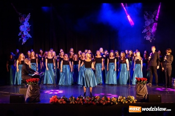 Zdjęcie w galerii na portalu naszwodzislaw.com: Uczniowie, pedagodzy i przyjaciele szkół nagrodzeni wiadomości z regionu