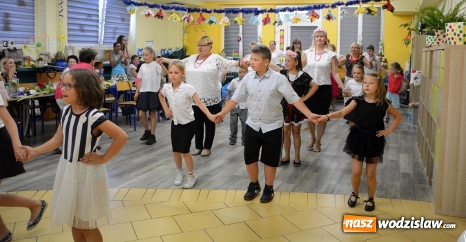 Zdjęcie w galerii na portalu naszwodzislaw.com: Międzypokoleniowy projekt zakończyli w rytmach trojaka wiadomości z regionu