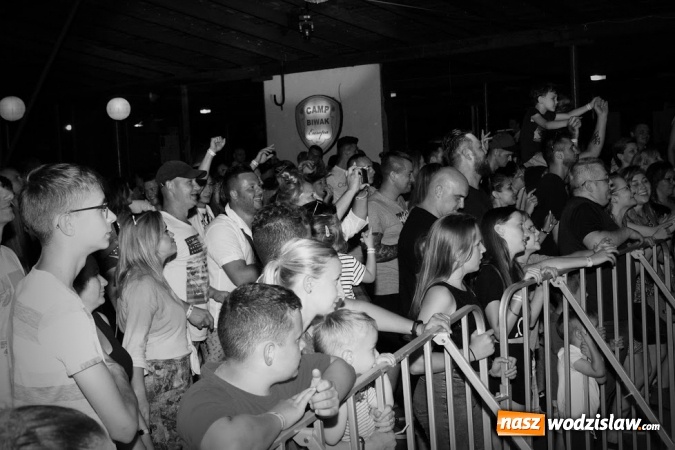 Zdjęcie w galerii na portalu naszwodzislaw.com: Gorące powitanie lata z zespołami Blend i Tabu [FOTO] wiadomości z regionu