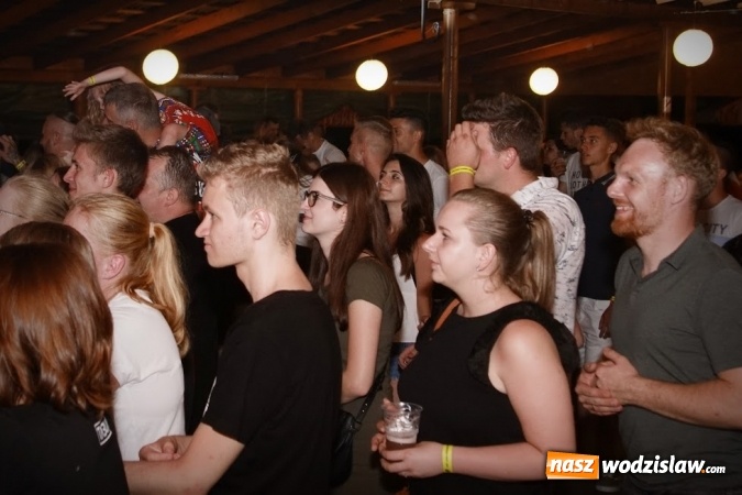Zdjęcie w galerii na portalu naszwodzislaw.com: Gorące powitanie lata z zespołami Blend i Tabu [FOTO] wiadomości z regionu