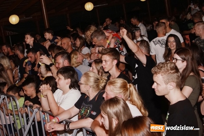 Zdjęcie w galerii na portalu naszwodzislaw.com: Gorące powitanie lata z zespołami Blend i Tabu [FOTO] wiadomości z regionu