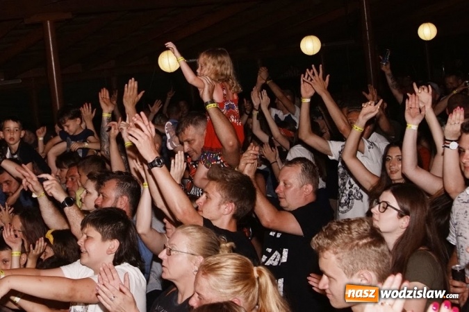 Zdjęcie w galerii na portalu naszwodzislaw.com: Gorące powitanie lata z zespołami Blend i Tabu [FOTO] wiadomości z regionu