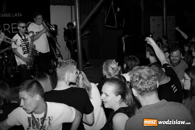 Zdjęcie w galerii na portalu naszwodzislaw.com: Gorące powitanie lata z zespołami Blend i Tabu [FOTO] wiadomości z regionu