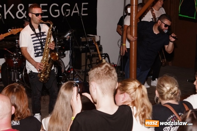 Zdjęcie w galerii na portalu naszwodzislaw.com: Gorące powitanie lata z zespołami Blend i Tabu [FOTO] wiadomości z regionu