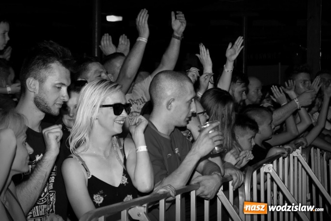 Zdjęcie w galerii na portalu naszwodzislaw.com: Gorące powitanie lata z zespołami Blend i Tabu [FOTO] wiadomości z regionu