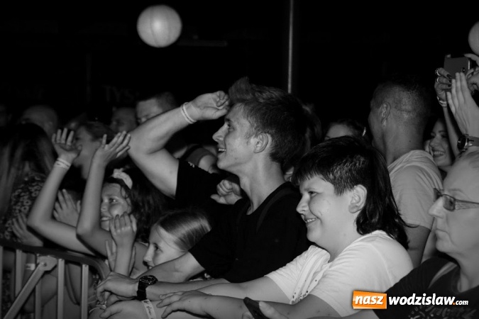 Zdjęcie w galerii na portalu naszwodzislaw.com: Gorące powitanie lata z zespołami Blend i Tabu [FOTO] wiadomości z regionu