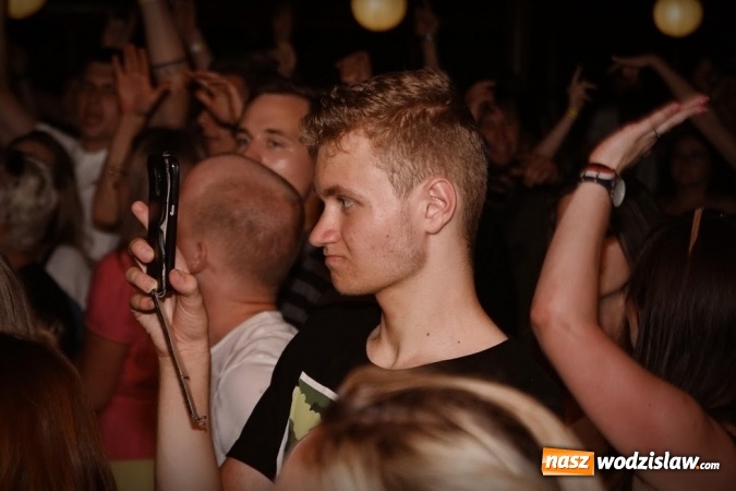 Zdjęcie w galerii na portalu naszwodzislaw.com: Gorące powitanie lata z zespołami Blend i Tabu [FOTO] wiadomości z regionu