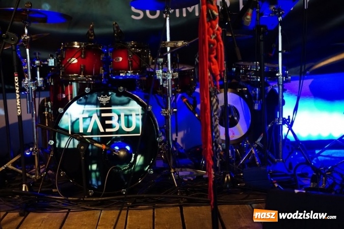 Zdjęcie w galerii na portalu naszwodzislaw.com: Gorące powitanie lata z zespołami Blend i Tabu [FOTO] wiadomości z regionu