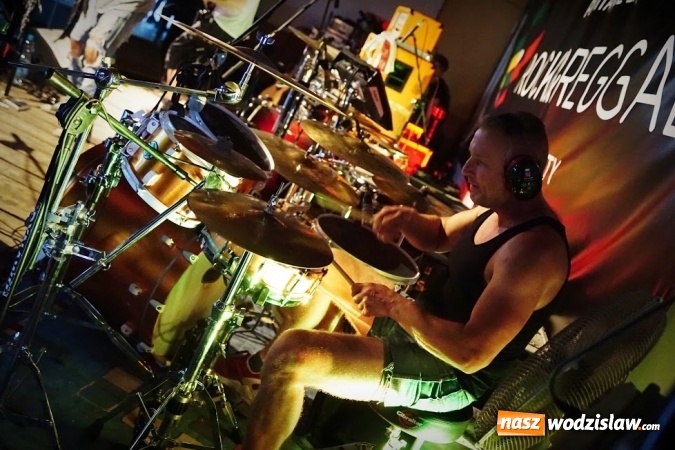 Zdjęcie w galerii na portalu naszwodzislaw.com: Gorące powitanie lata z zespołami Blend i Tabu [FOTO] wiadomości z regionu