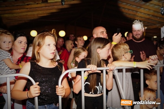 Zdjęcie w galerii na portalu naszwodzislaw.com: Gorące powitanie lata z zespołami Blend i Tabu [FOTO] wiadomości z regionu