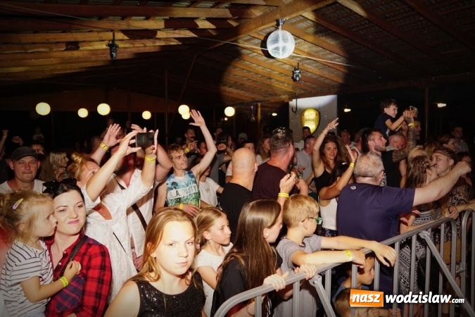 Zdjęcie w galerii na portalu naszwodzislaw.com: Gorące powitanie lata z zespołami Blend i Tabu [FOTO] wiadomości z regionu