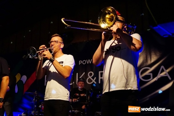 Zdjęcie w galerii na portalu naszwodzislaw.com: Gorące powitanie lata z zespołami Blend i Tabu [FOTO] wiadomości z regionu