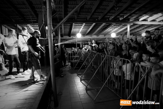 Zdjęcie w galerii na portalu naszwodzislaw.com: Gorące powitanie lata z zespołami Blend i Tabu [FOTO] wiadomości z regionu