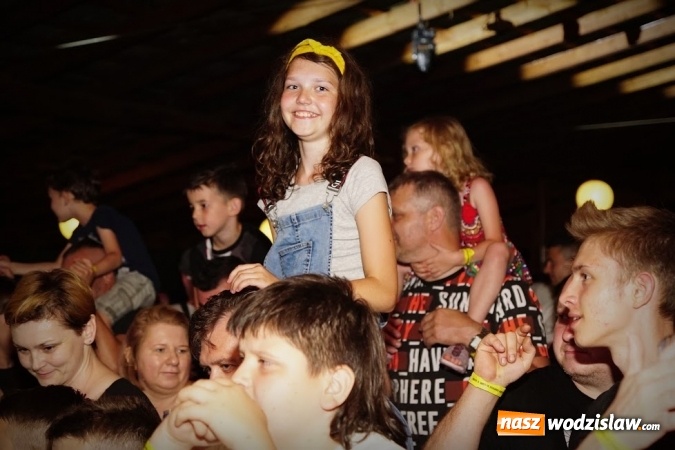 Zdjęcie w galerii na portalu naszwodzislaw.com: Gorące powitanie lata z zespołami Blend i Tabu [FOTO] wiadomości z regionu