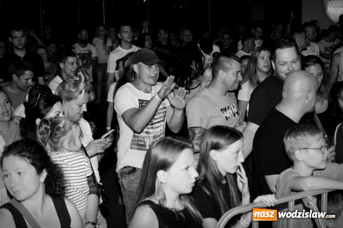 Zdjęcie w galerii na portalu naszwodzislaw.com: Gorące powitanie lata z zespołami Blend i Tabu [FOTO] wiadomości z regionu