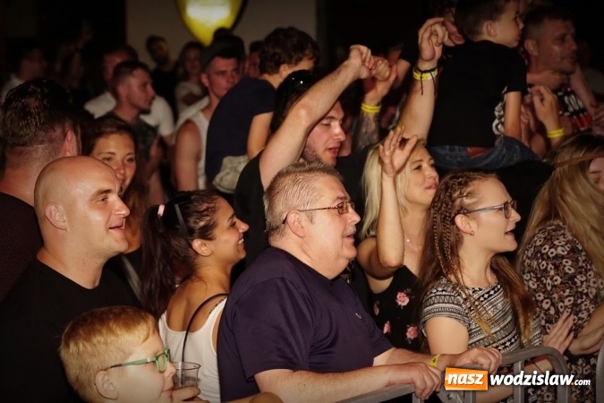 Zdjęcie w galerii na portalu naszwodzislaw.com: Gorące powitanie lata z zespołami Blend i Tabu [FOTO] wiadomości z regionu