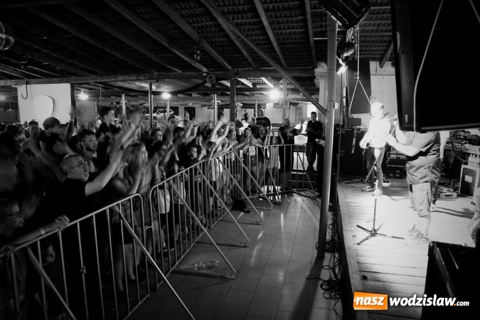 Zdjęcie w galerii na portalu naszwodzislaw.com: Gorące powitanie lata z zespołami Blend i Tabu [FOTO] wiadomości z regionu