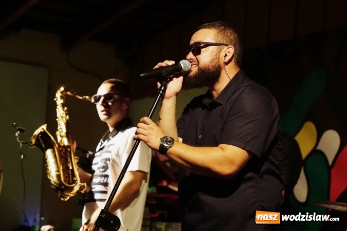 Zdjęcie w galerii na portalu naszwodzislaw.com: Gorące powitanie lata z zespołami Blend i Tabu [FOTO] wiadomości z regionu