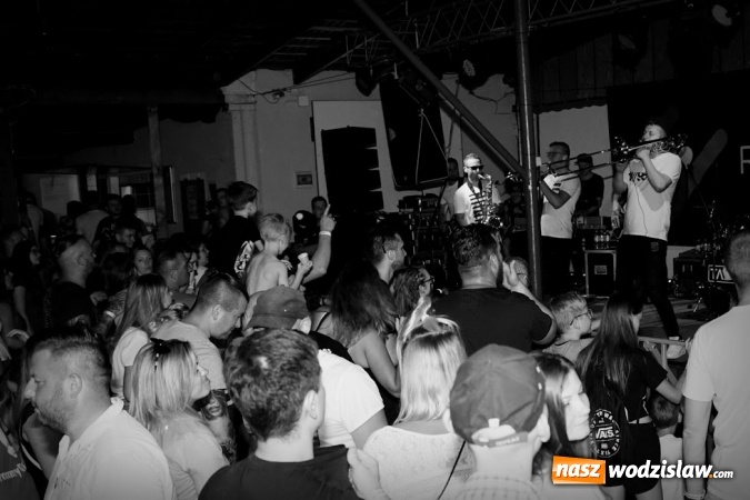 Zdjęcie w galerii na portalu naszwodzislaw.com: Gorące powitanie lata z zespołami Blend i Tabu [FOTO] wiadomości z regionu