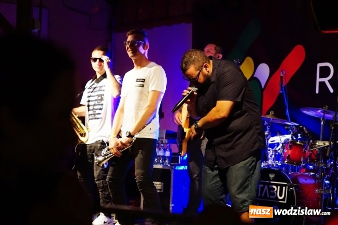 Zdjęcie w galerii na portalu naszwodzislaw.com: Gorące powitanie lata z zespołami Blend i Tabu [FOTO] wiadomości z regionu