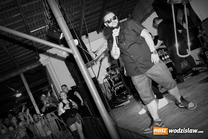 Zdjęcie w galerii na portalu naszwodzislaw.com: Gorące powitanie lata z zespołami Blend i Tabu [FOTO] wiadomości z regionu