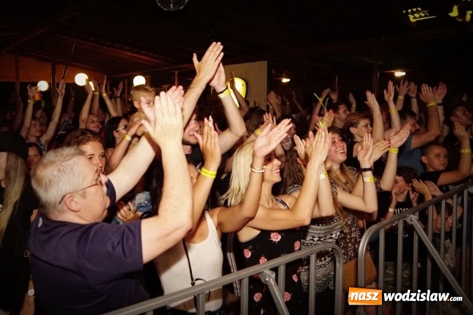 Zdjęcie w galerii na portalu naszwodzislaw.com: Gorące powitanie lata z zespołami Blend i Tabu [FOTO] wiadomości z regionu