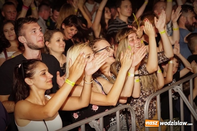 Zdjęcie w galerii na portalu naszwodzislaw.com: Gorące powitanie lata z zespołami Blend i Tabu [FOTO] wiadomości z regionu