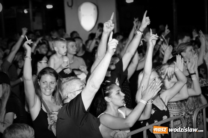 Zdjęcie w galerii na portalu naszwodzislaw.com: Gorące powitanie lata z zespołami Blend i Tabu [FOTO] wiadomości z regionu