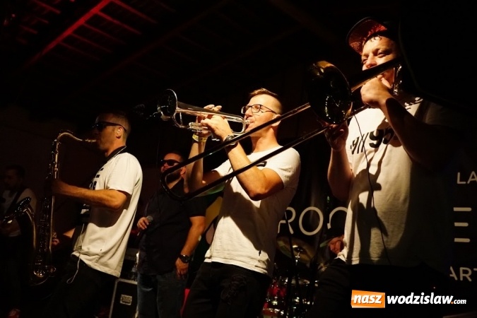 Zdjęcie w galerii na portalu naszwodzislaw.com: Gorące powitanie lata z zespołami Blend i Tabu [FOTO] wiadomości z regionu