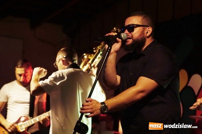 Zdjęcie w galerii na portalu naszwodzislaw.com: Gorące powitanie lata z zespołami Blend i Tabu [FOTO] wiadomości z regionu