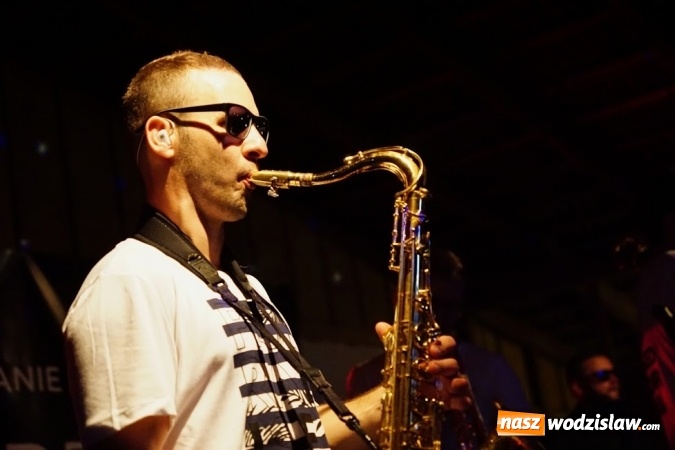 Zdjęcie w galerii na portalu naszwodzislaw.com: Gorące powitanie lata z zespołami Blend i Tabu [FOTO] wiadomości z regionu